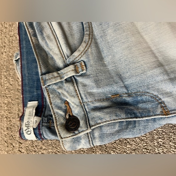 Women’s - light wash jeans - Picture 5 of 7